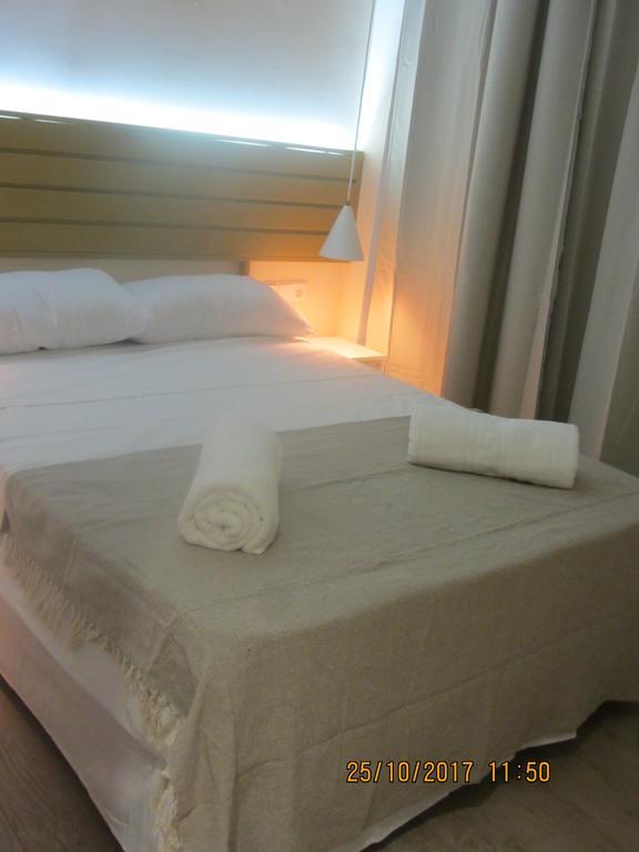 Le Petit Palue-Fuencarral Hotel Madrid Exterior photo
