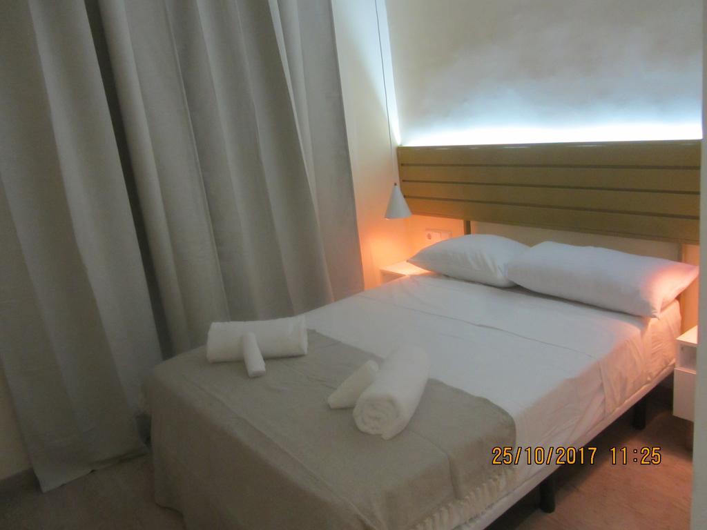 Le Petit Palue-Fuencarral Hotel Madrid Exterior photo