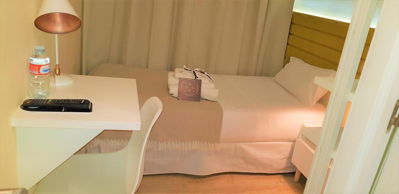 Le Petit Palue-Fuencarral Hotel Madrid Exterior photo