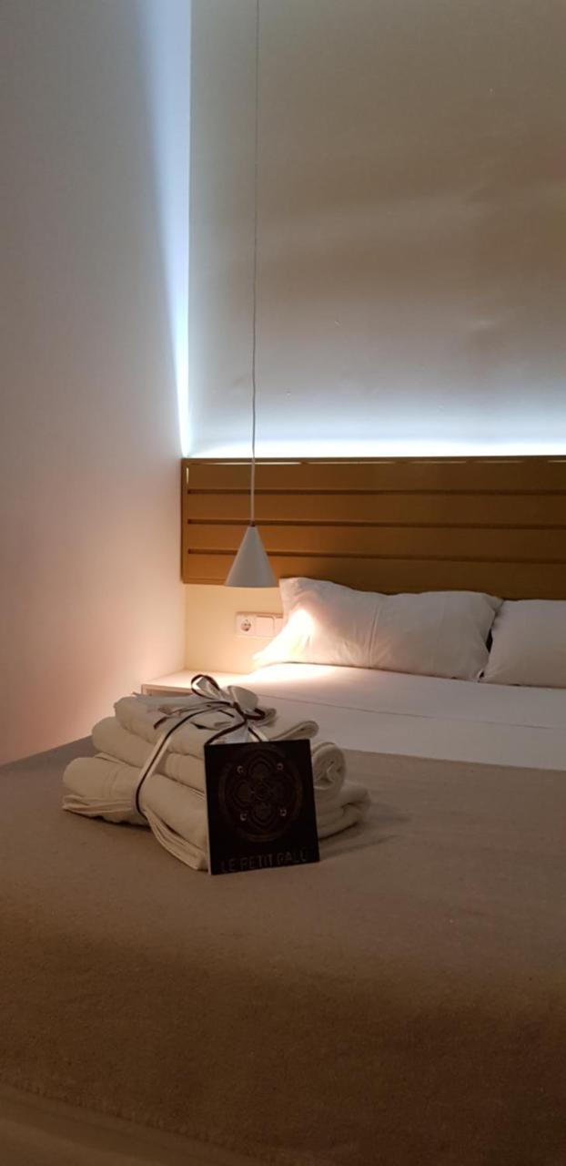 Le Petit Palue-Fuencarral Hotel Madrid Exterior photo